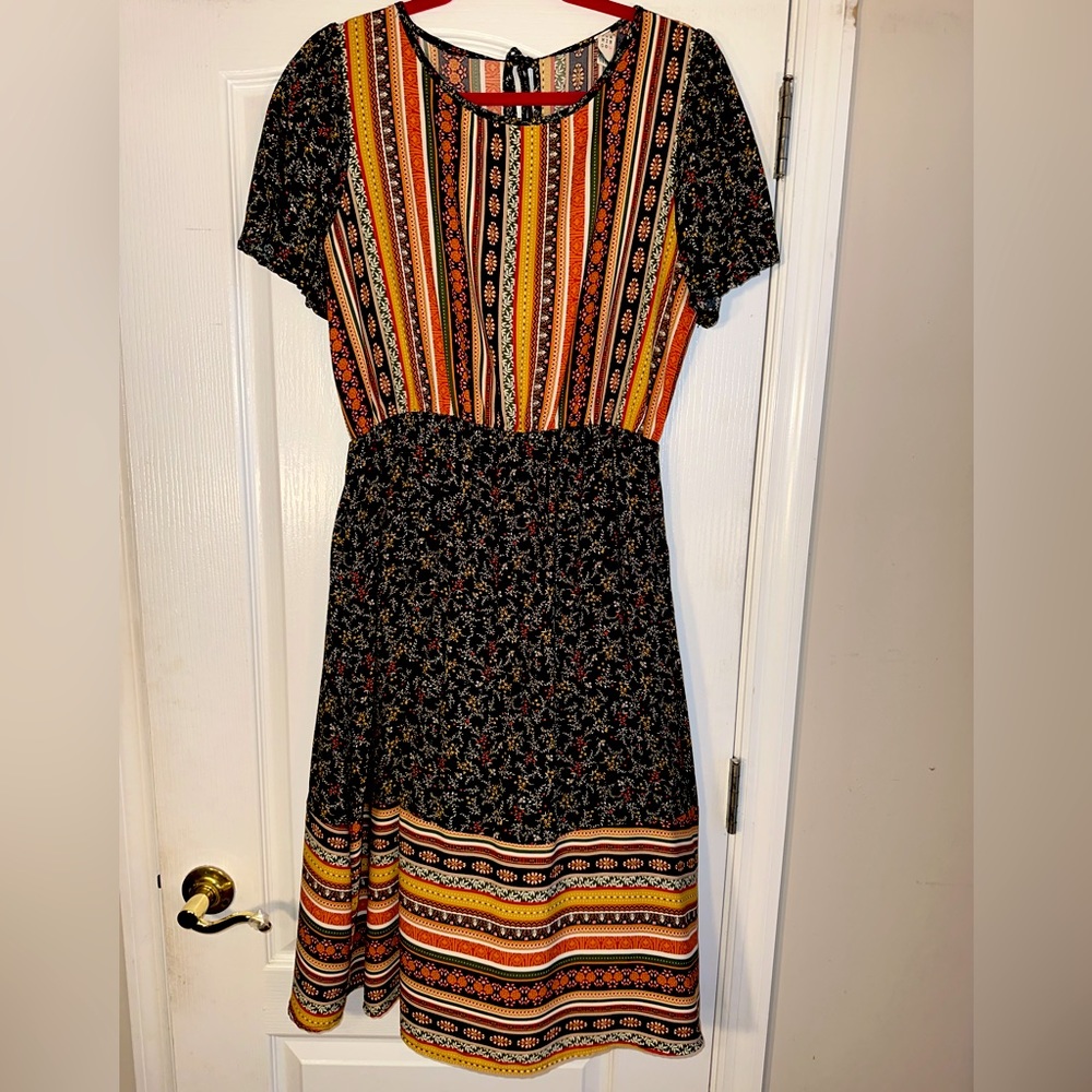 Super cute midi dress!